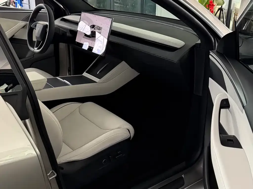 Tesla Model Y L — фото 2