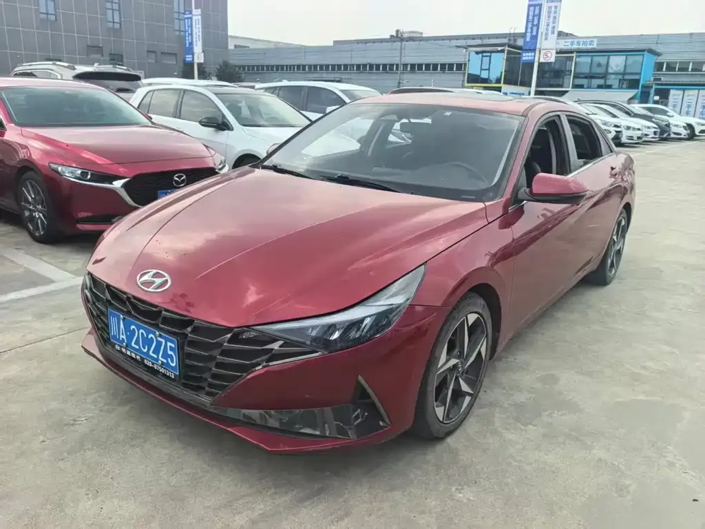 Hyundai Elantra — фото 1