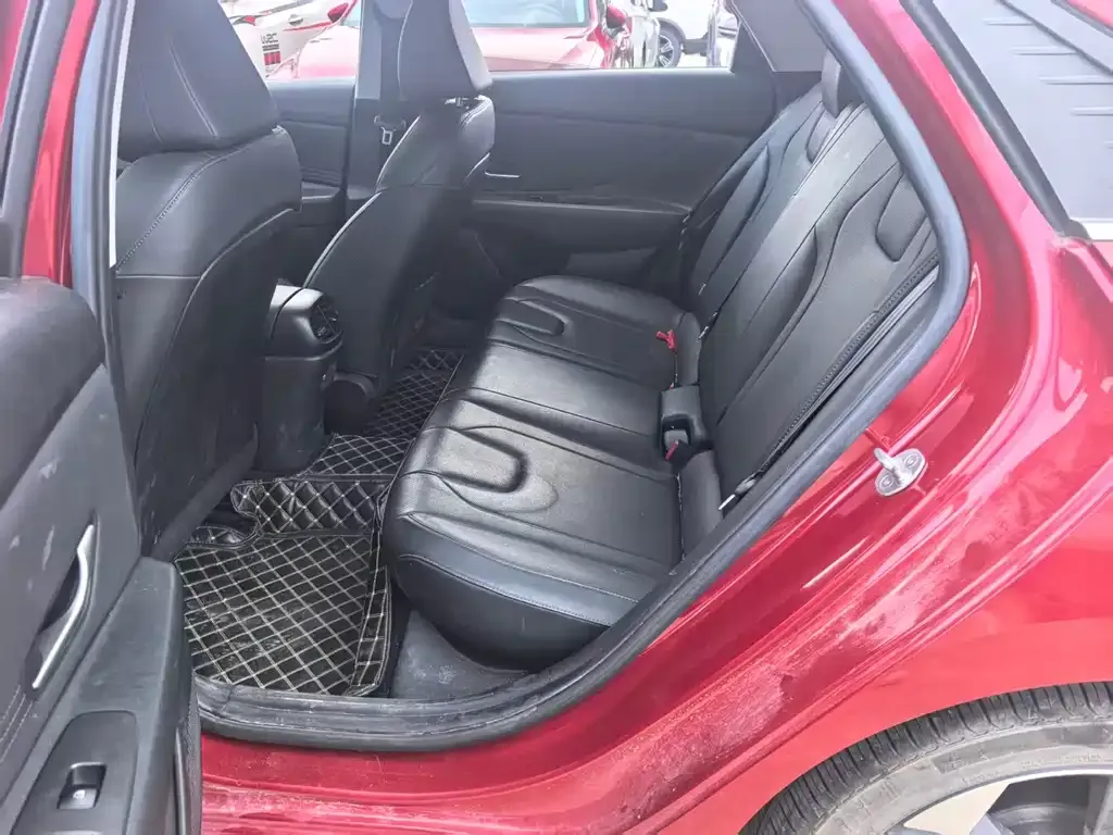 Hyundai Elantra — фото 4