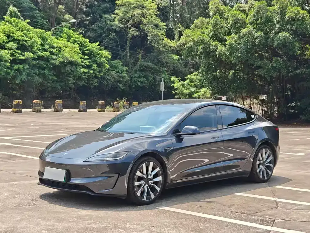 Tesla Model 3 — фото 1