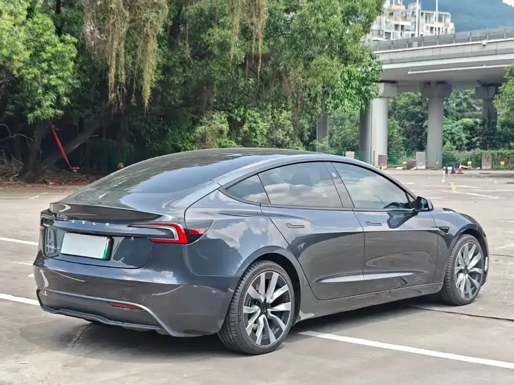 Tesla Model 3 — фото 6