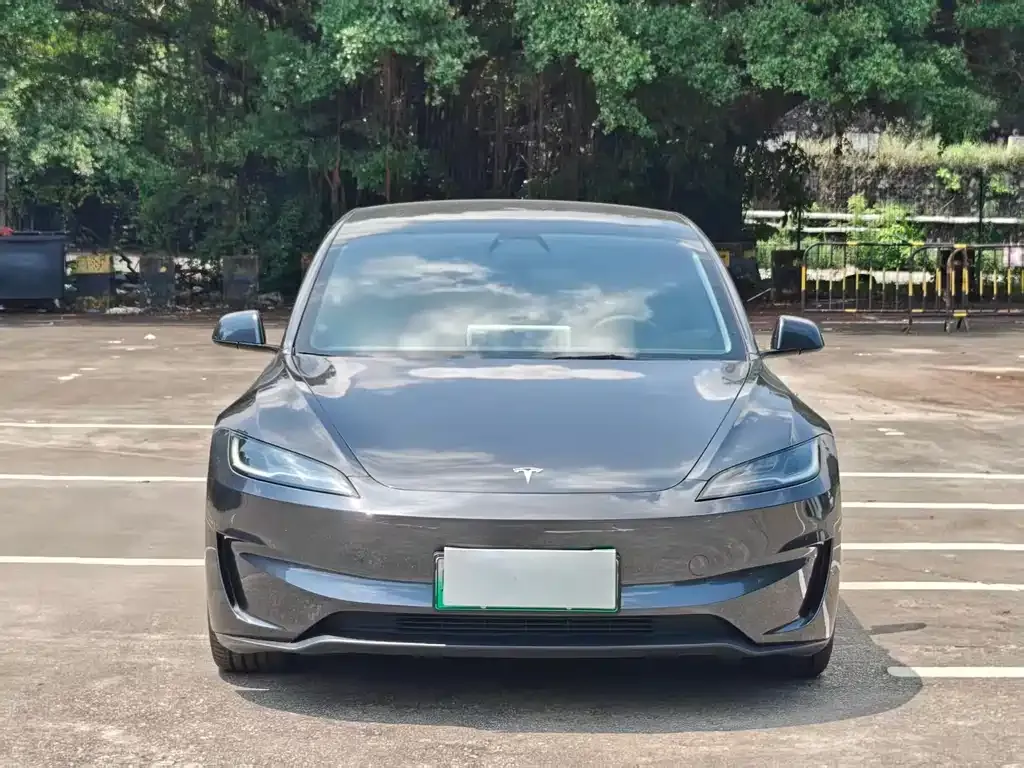 Tesla Model 3 — фото 3