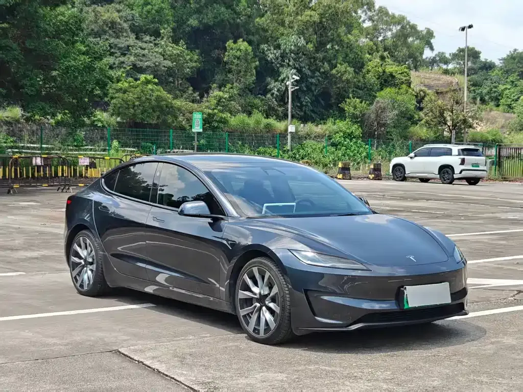 Tesla Model 3 — фото 8