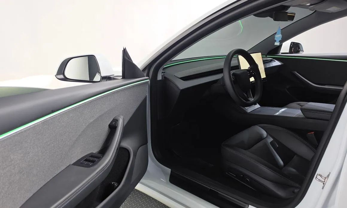 Tesla Model 3 — фото 9