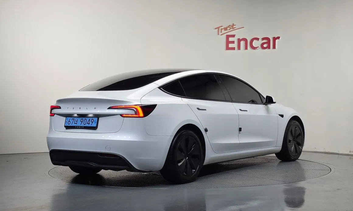 Tesla Model 3 — фото 2