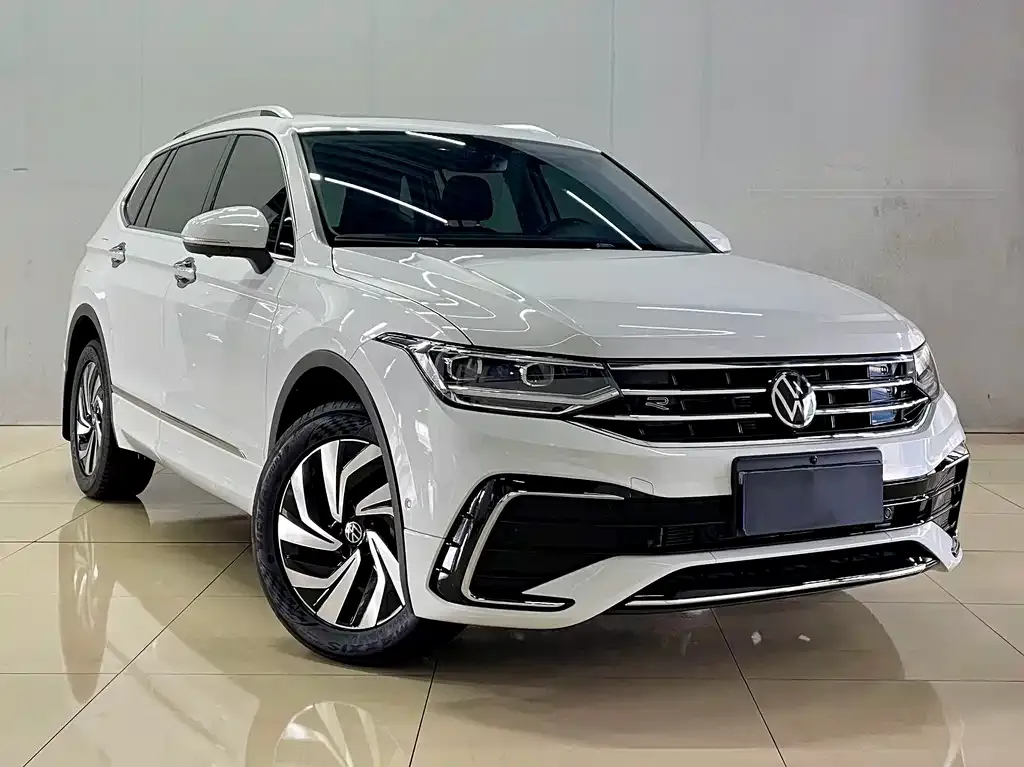 Volkswagen Tiguan L — фото 10