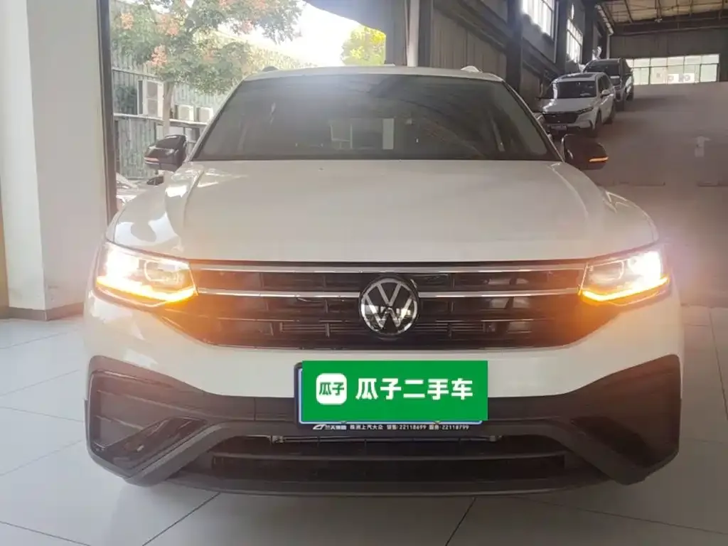 Volkswagen Tiguan L — фото 8