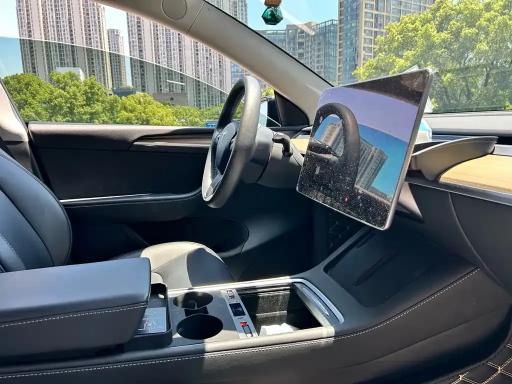 Tesla Model Y — фото 5