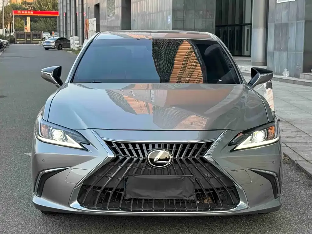 Lexus ES — фото 1