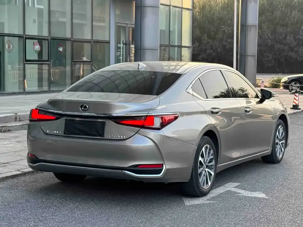 Lexus ES — фото 2