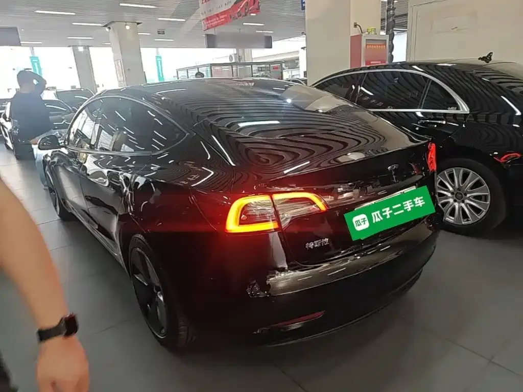 Tesla Model 3 — фото 2