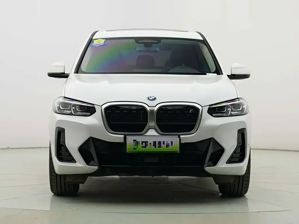 BMW iX3 — фото 8