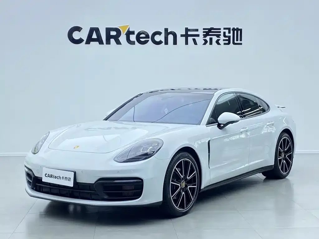 Porsche Panamera — фото 1