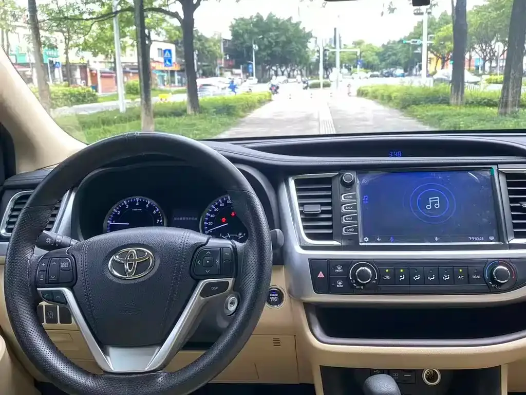 Toyota Highlander — фото 4