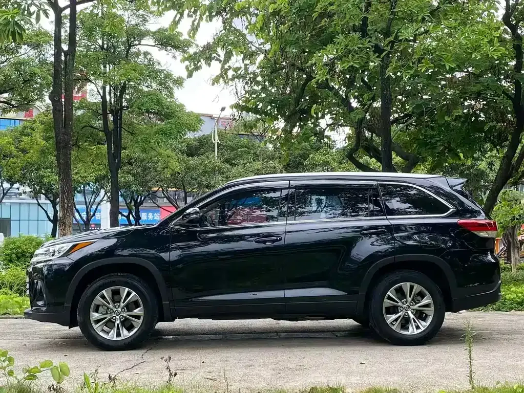 Toyota Highlander — фото 9