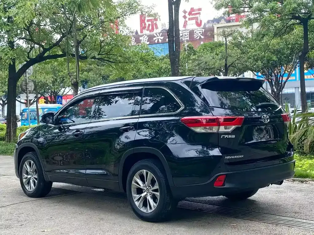 Toyota Highlander — фото 8