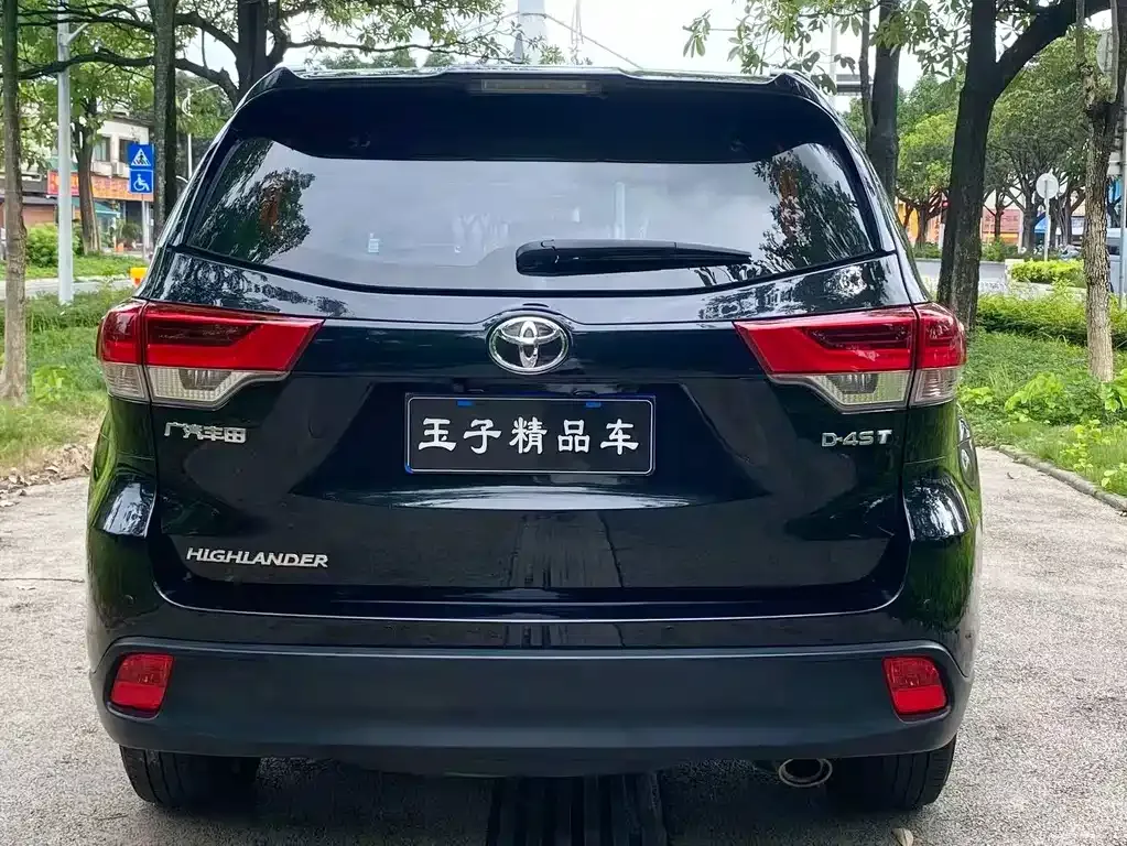 Toyota Highlander — фото 10