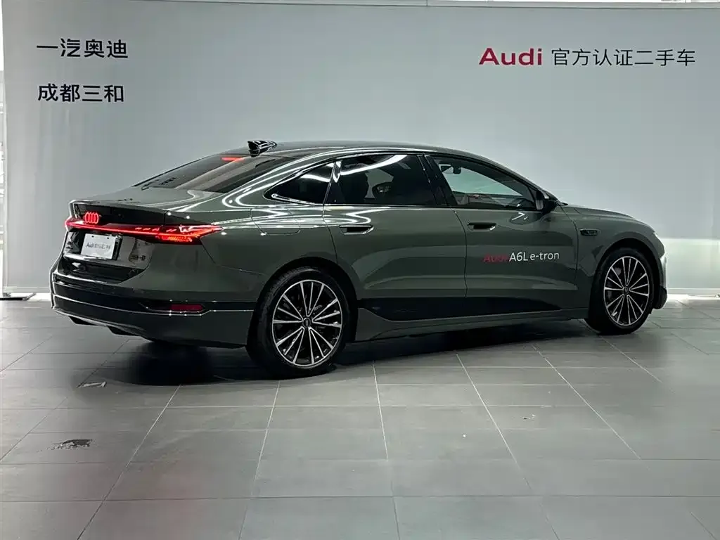 Audi A6L e-tron — фото 10