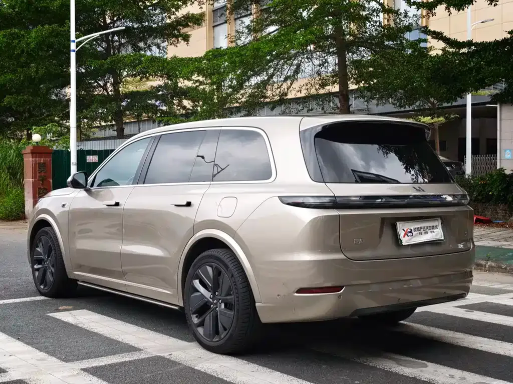 Li Auto L9 — фото 9