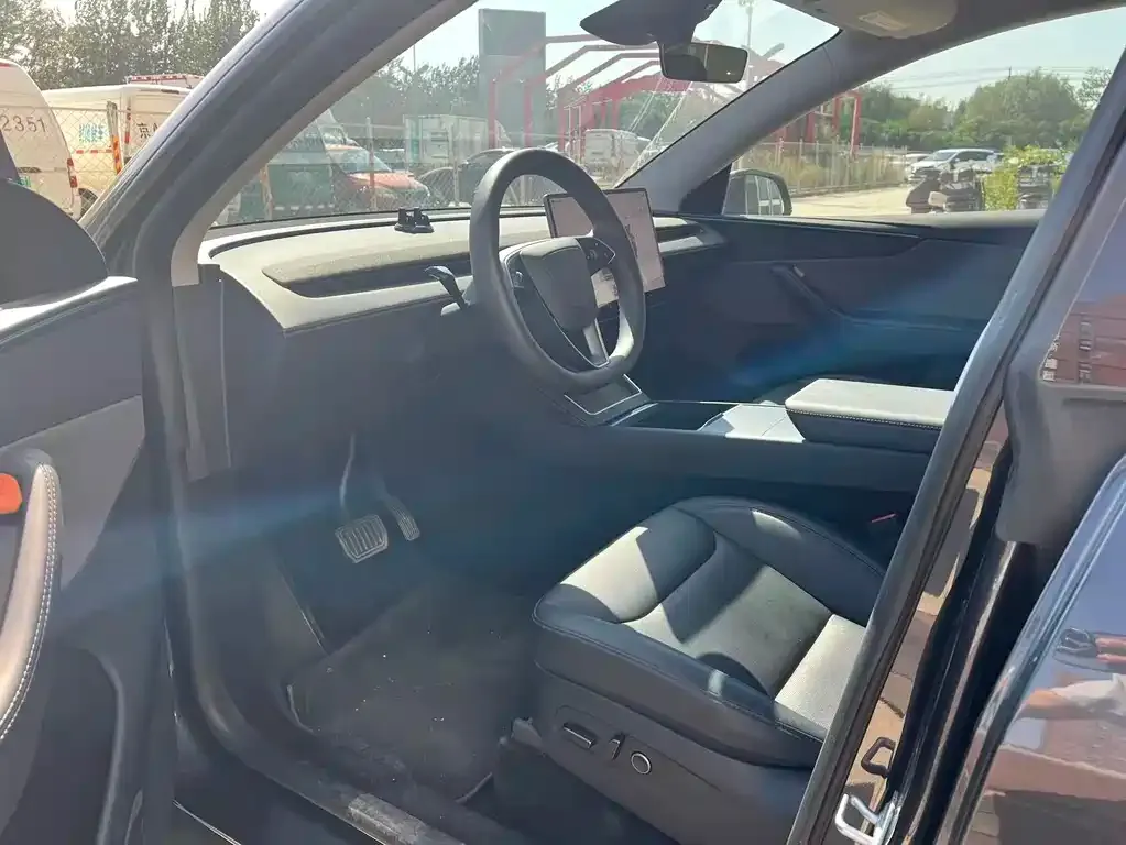 Tesla Model Y — фото 4
