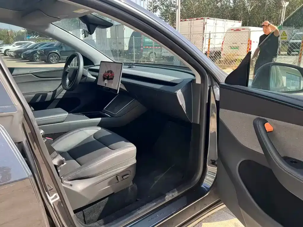 Tesla Model Y — фото 3