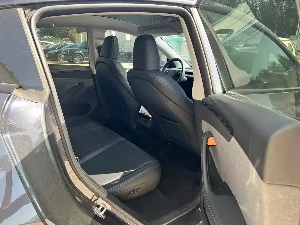 Tesla Model Y — фото 5