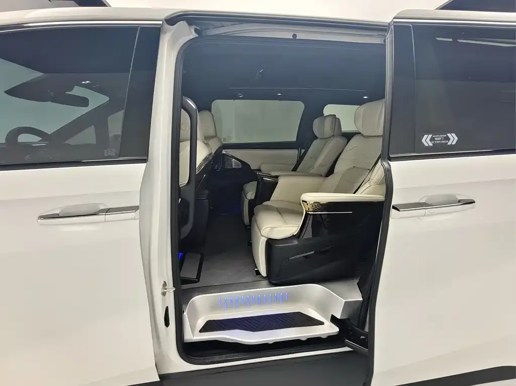 GAC Motor Trumpchi M8 — фото 8