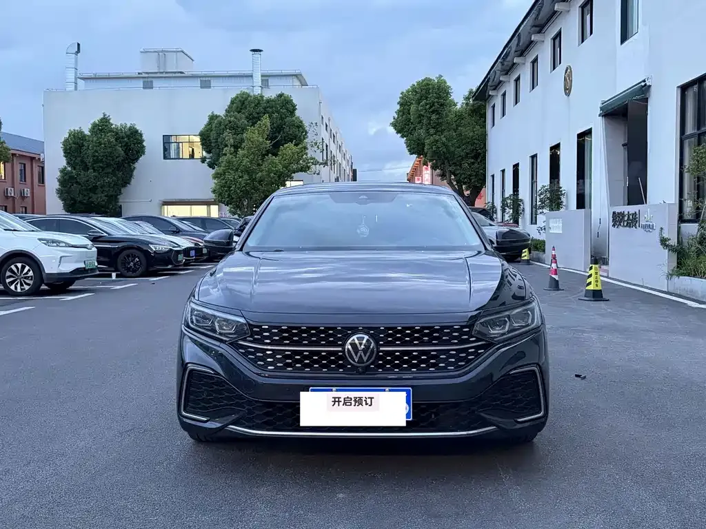 Volkswagen Passat — фото 1