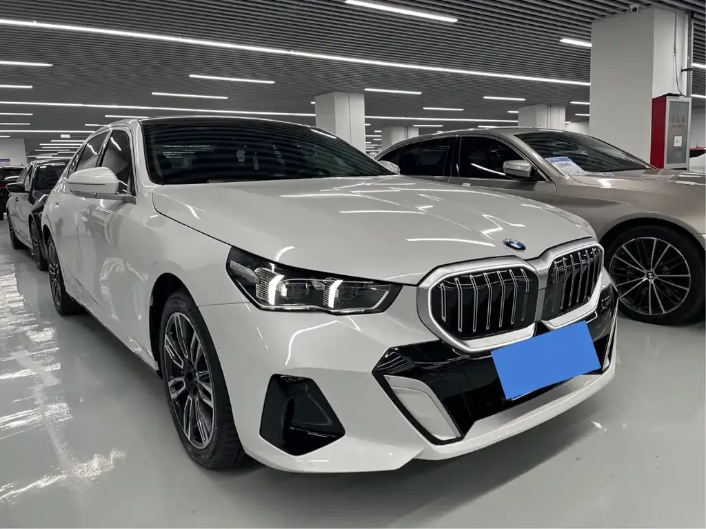 BMW 5 Series — фото 10
