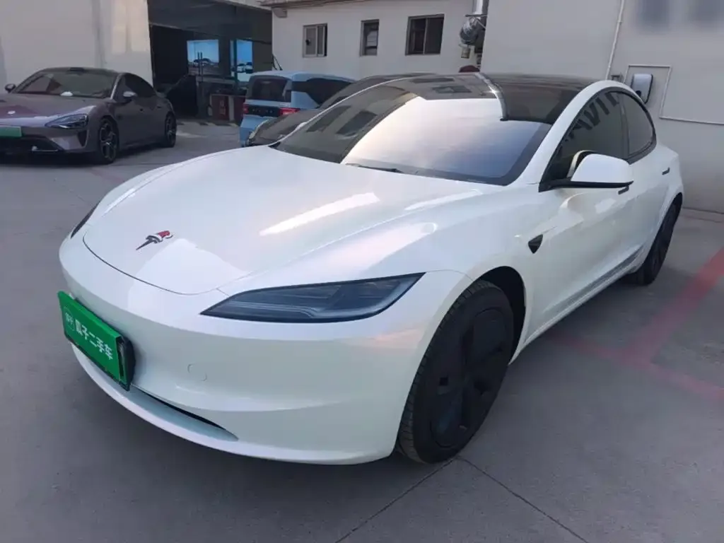 Tesla Model 3 — фото 1