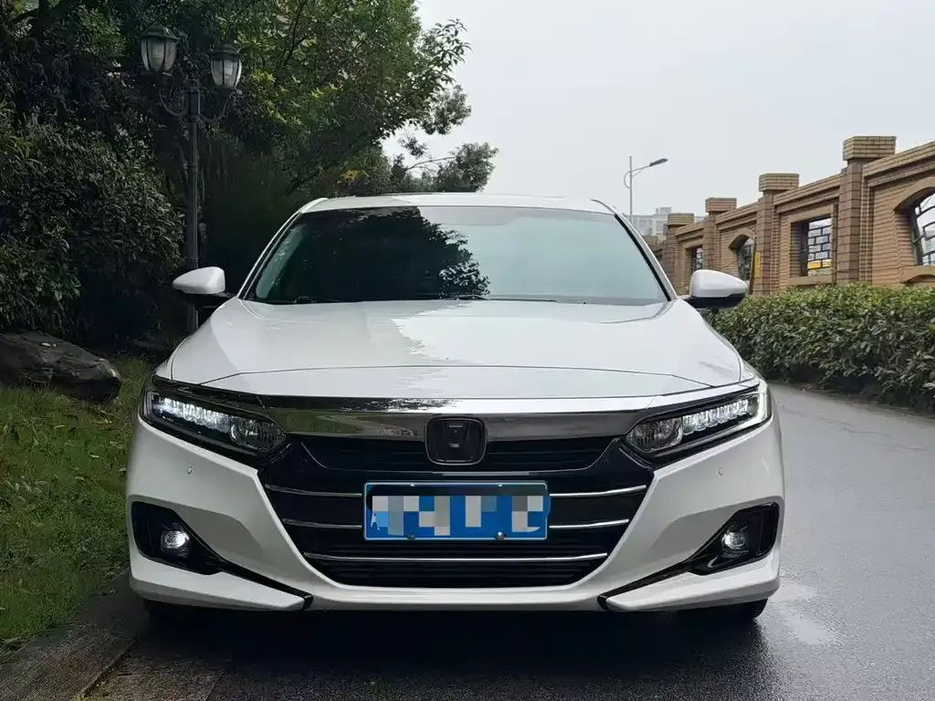 Honda Accord — фото 1