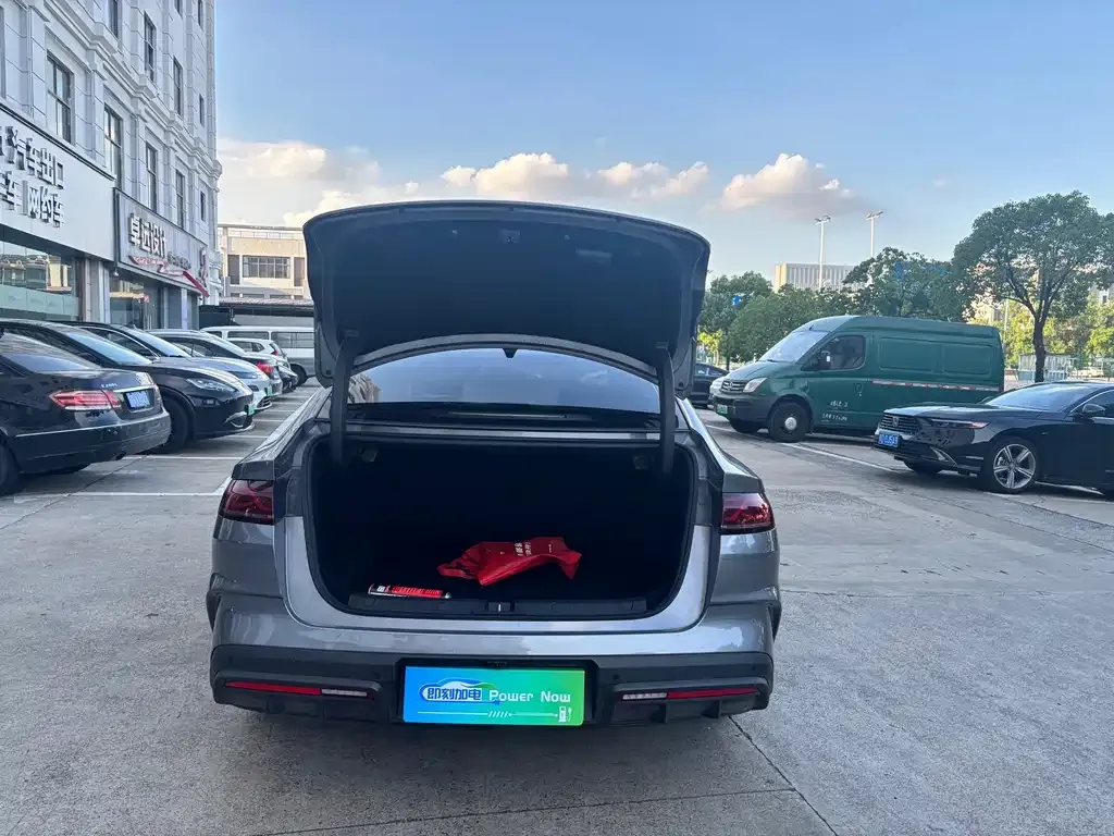 BYD Qin L — фото 9