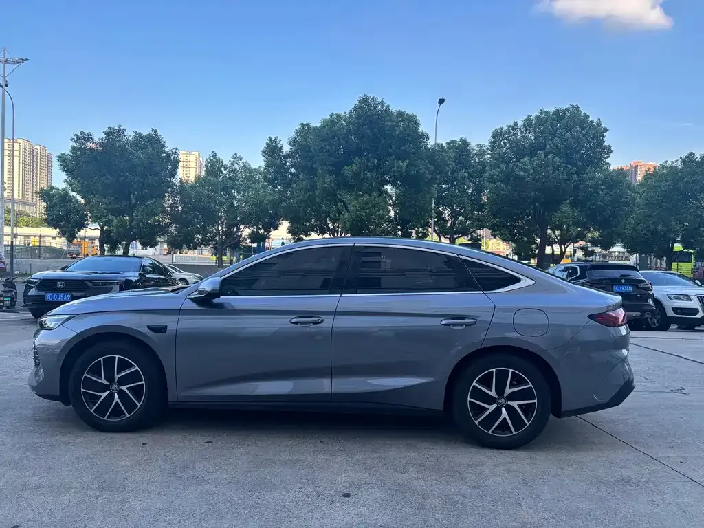 BYD Qin L — фото 4