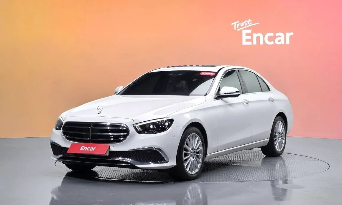 Mercedes-Benz E-Class — фото 1