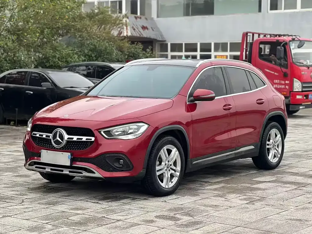 Mercedes-Benz GLA — фото 1