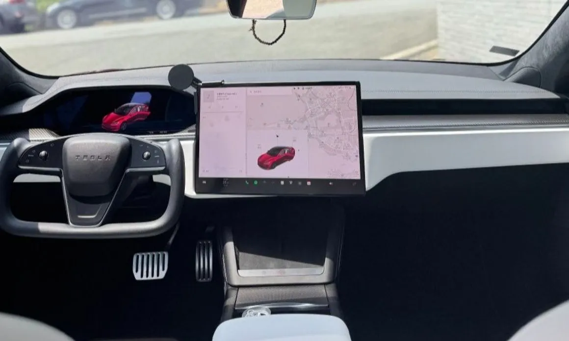 Tesla Model S — фото 4