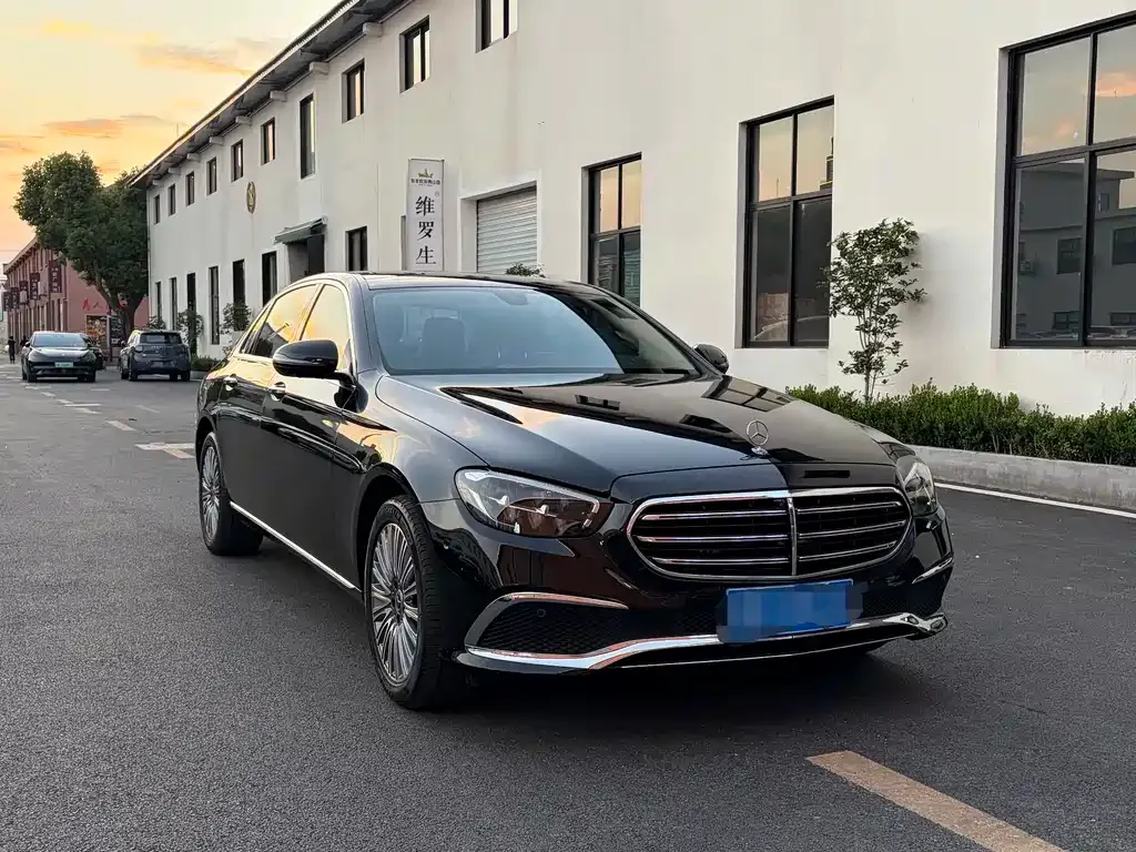 Mercedes-Benz E-Class — фото 8