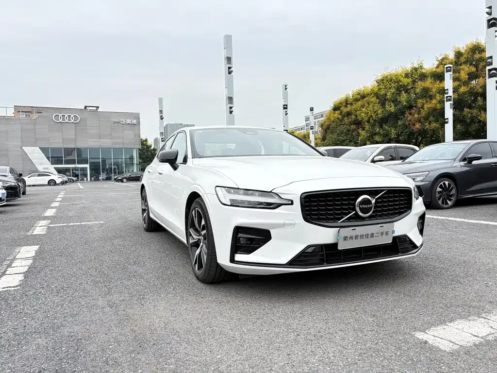 Volvo S60 — фото 4