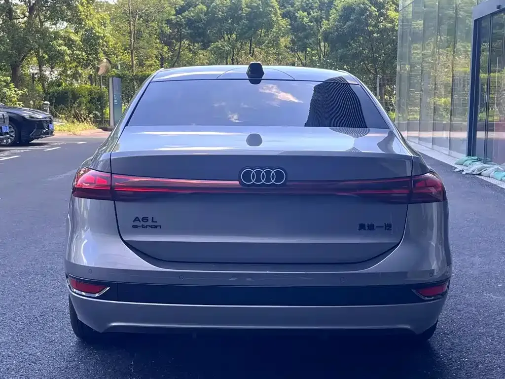 Audi A6L e-tron — фото 7