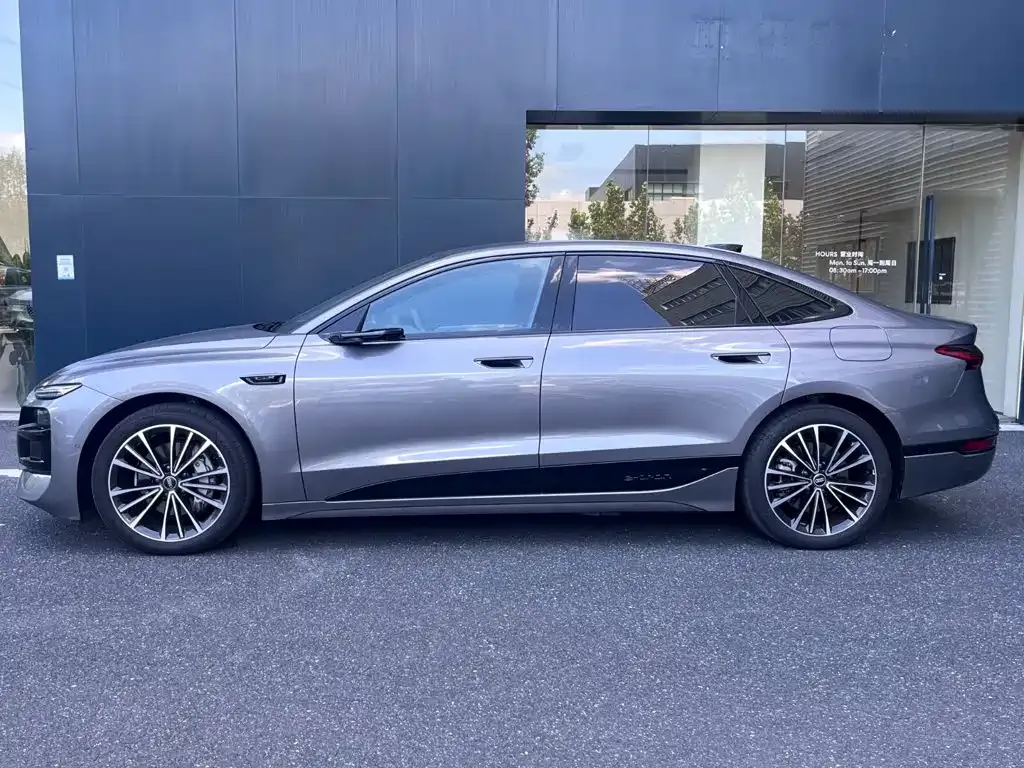 Audi A6L e-tron — фото 5