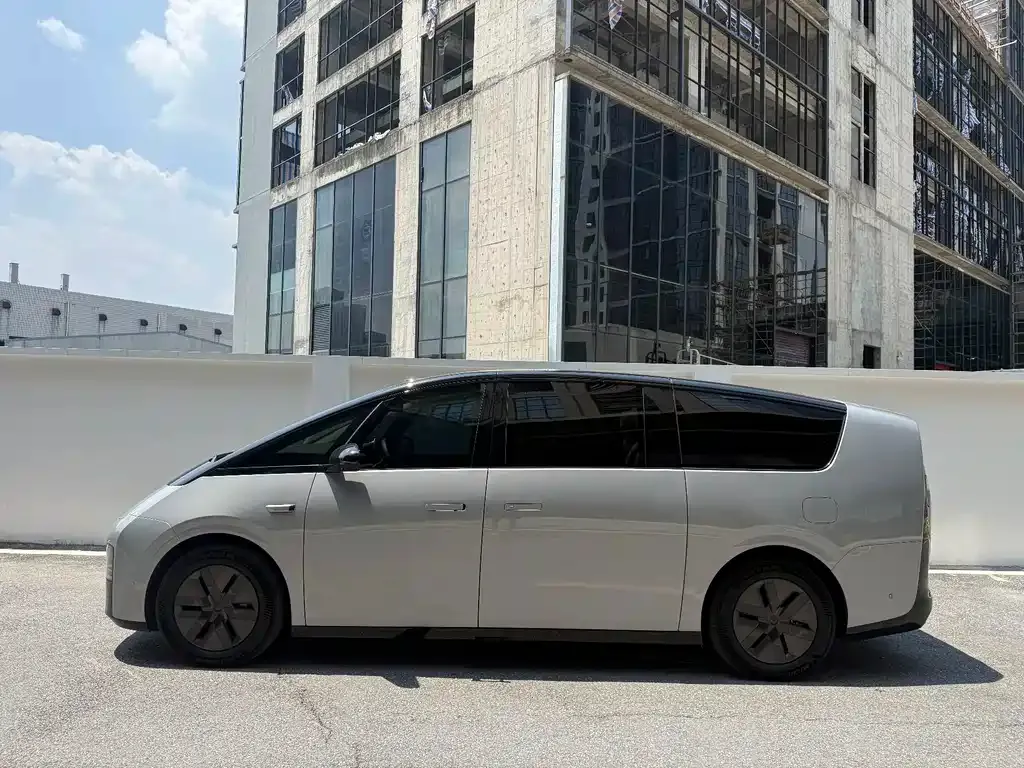 Li Auto MEGA — фото 6