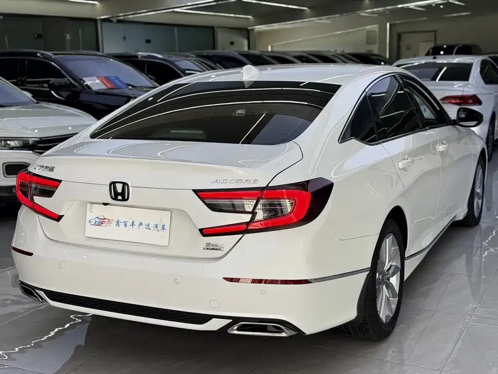 Honda Accord — фото 7