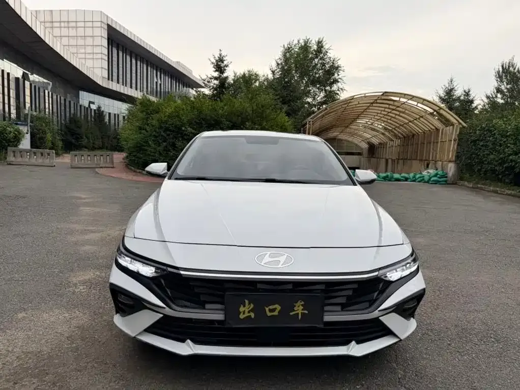 Hyundai Elantra — фото 2