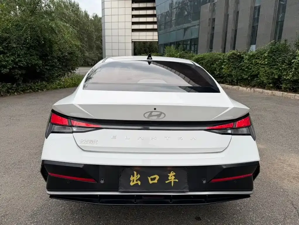 Hyundai Elantra — фото 4
