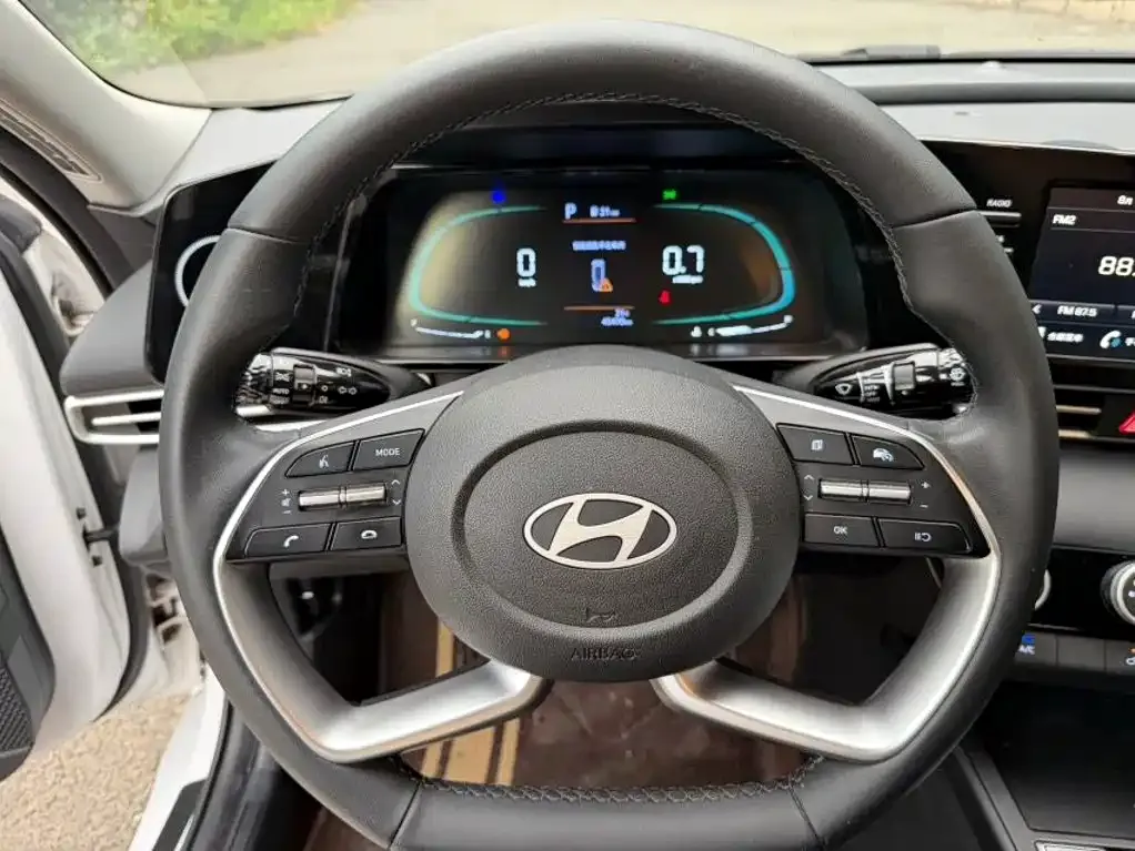 Hyundai Elantra — фото 7