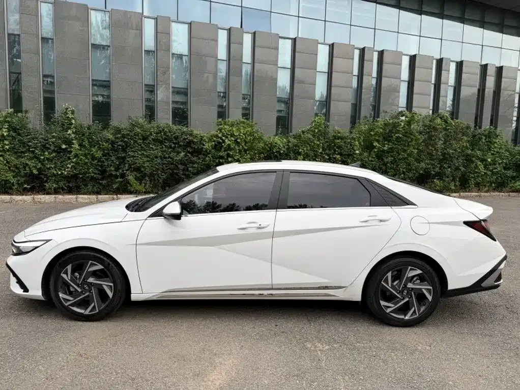 Hyundai Elantra — фото 9