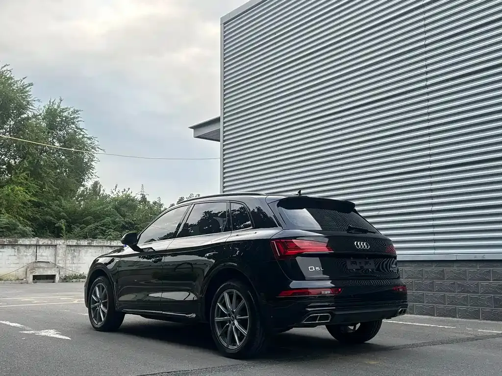 Audi Q5L — фото 9