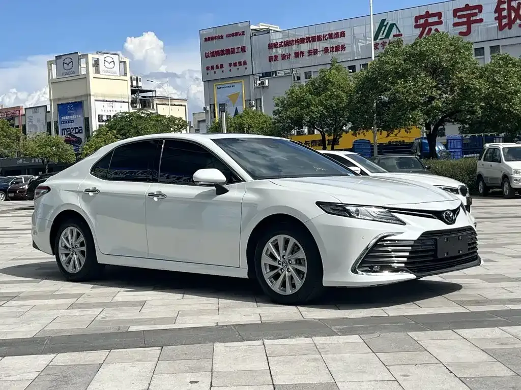 Toyota Camry — фото 9