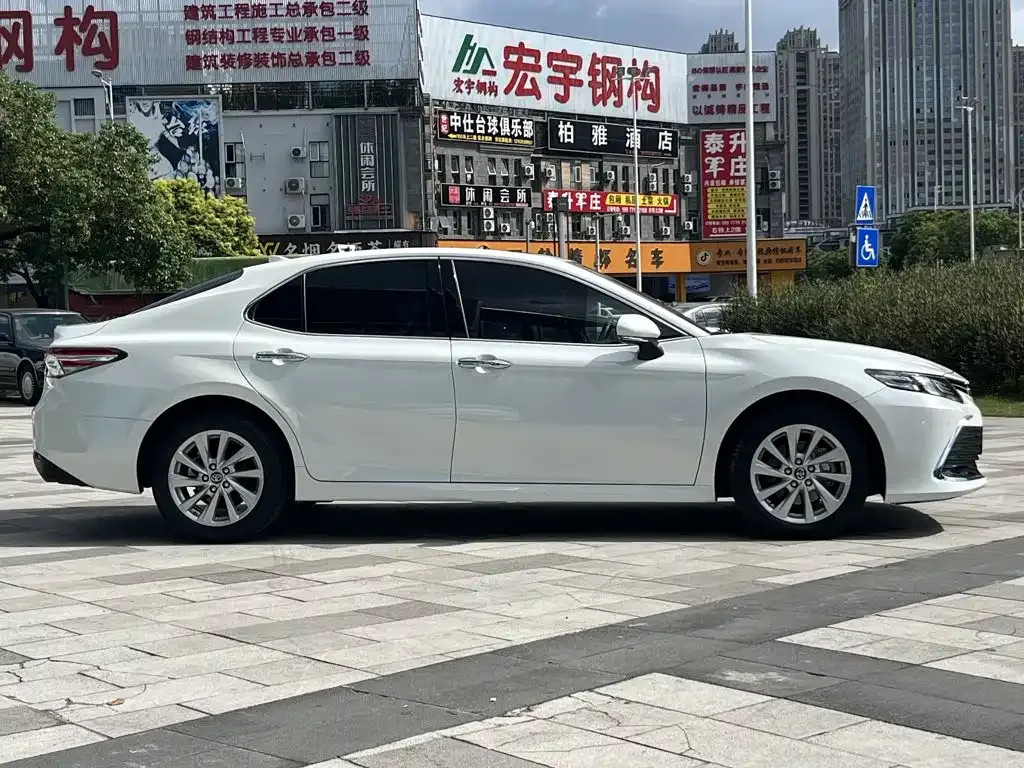 Toyota Camry — фото 7