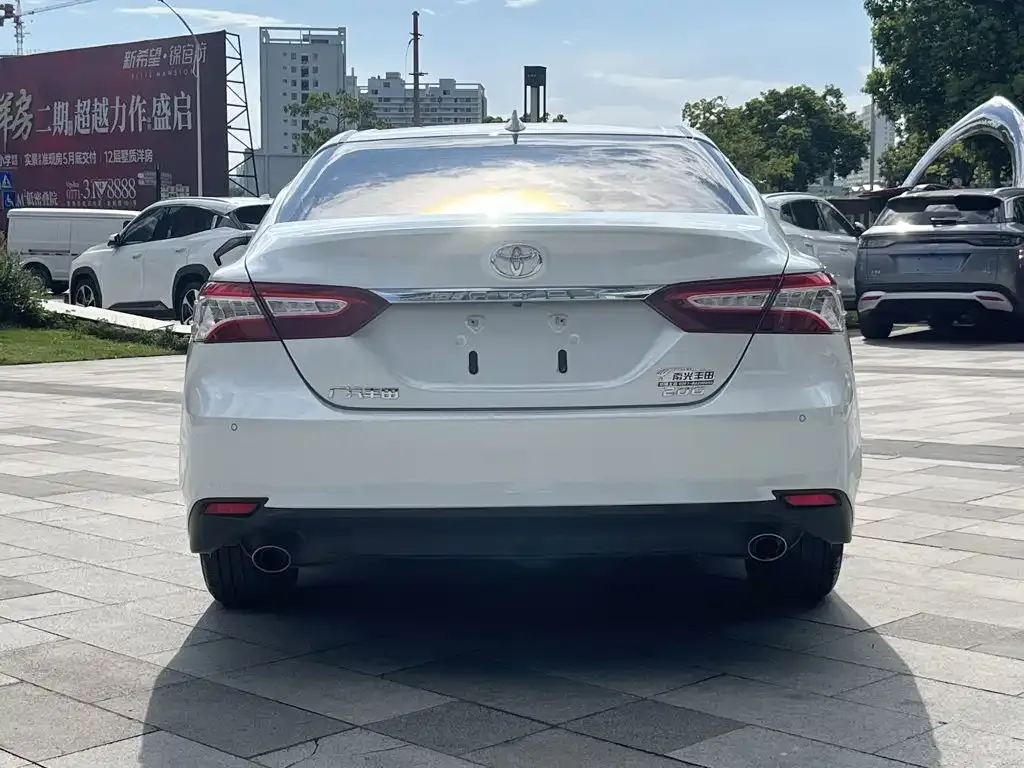 Toyota Camry — фото 5